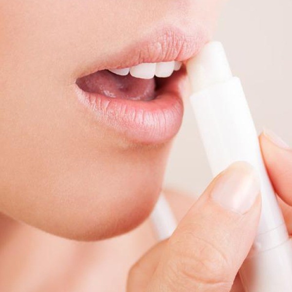 Cuidado labial: bálsamos y protectores para labios secos